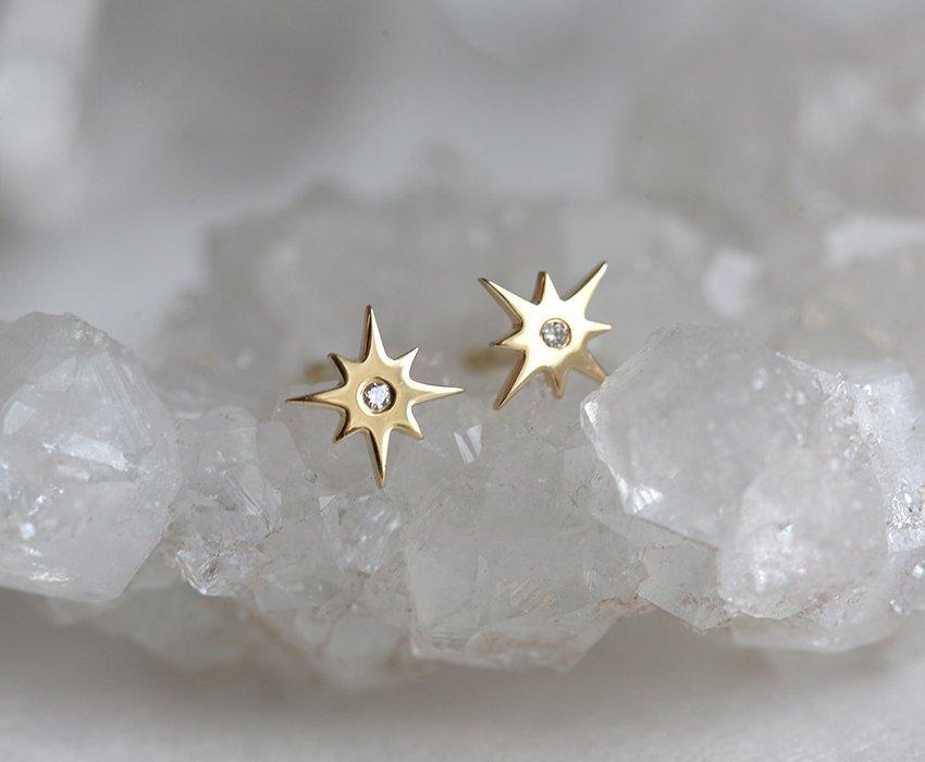 Round diamond starburst shape stud earrings