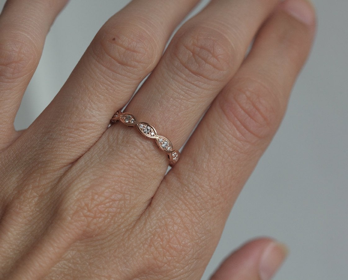 Round White Diamond Eternity Ring with Eye-Shaped links