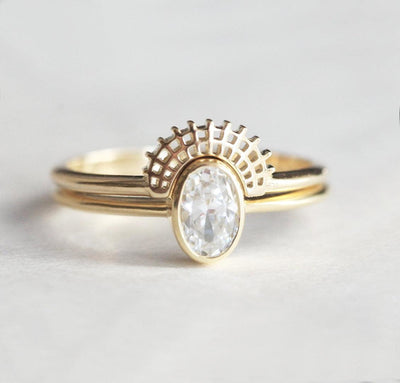 Oval White Diamond Solitaire Ring with Upper Net-like Gold Ring