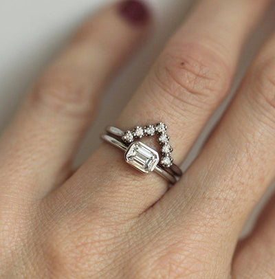 Emerald-Cut White Diamond with Upper V-Shape Diamond Ring making up a wedding ring