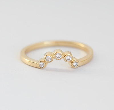 Round White Diamond Simple Curved Ring