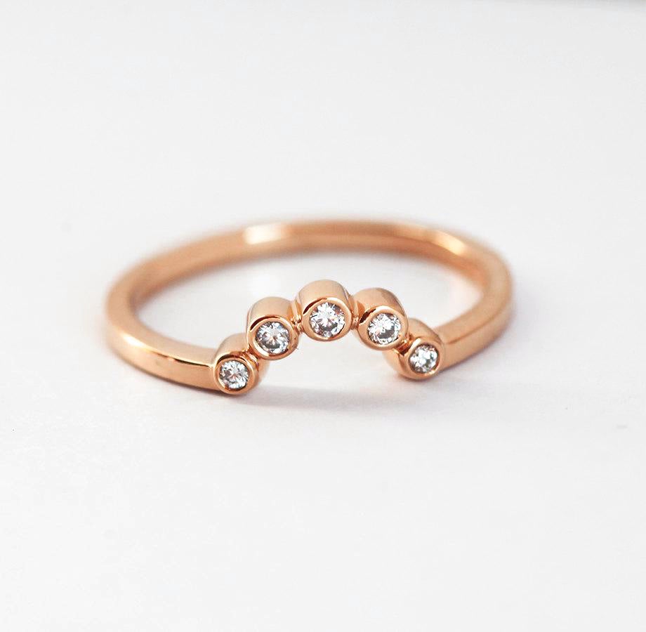 Round White Diamond Simple Curved Ring