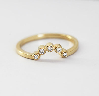 Round White Diamond Simple Curved Ring