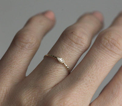 Diamantni poročni prstan, ukrivljen diamantni prstan