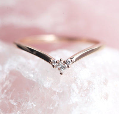 Princess Cut and Round Diamond Chevron V-Shaped Ring
