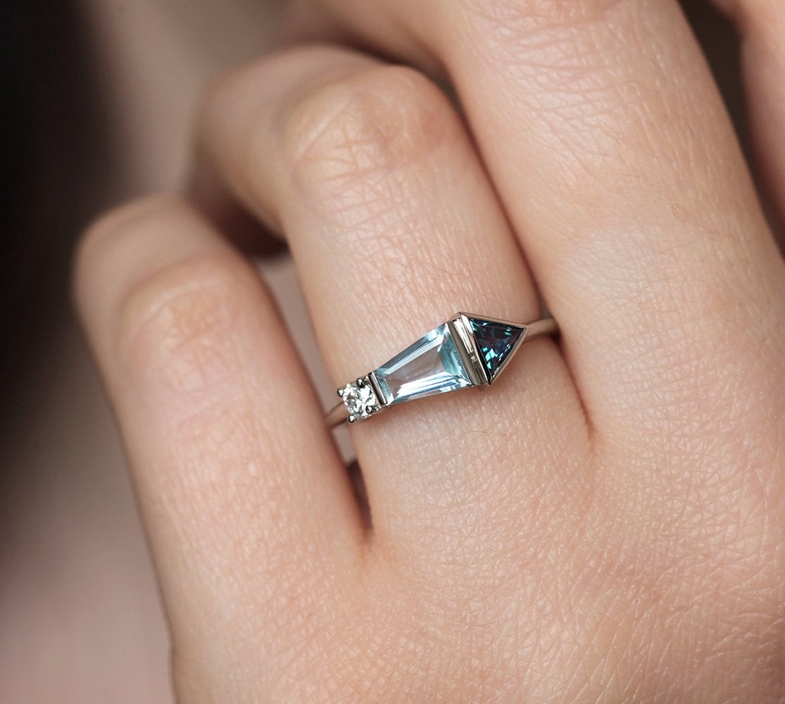 Trapezoid-Cut Aquamarine Cluster Ring with one Triangle-Cut Alexandrite and a Round White Diamond