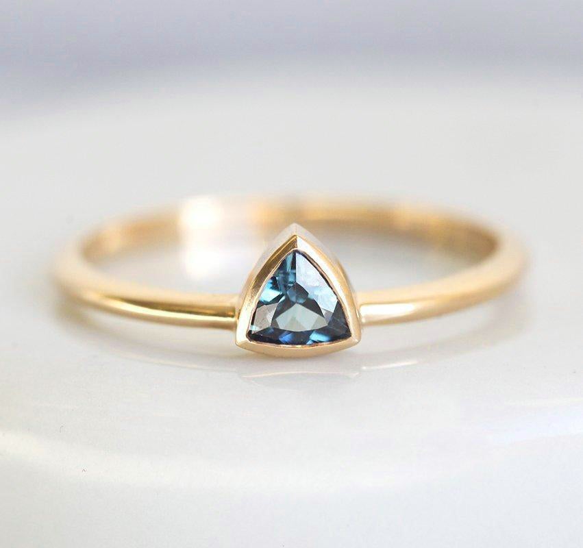 Trillion-shaped blue sapphire ring