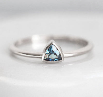 Trillion-shaped blue sapphire ring