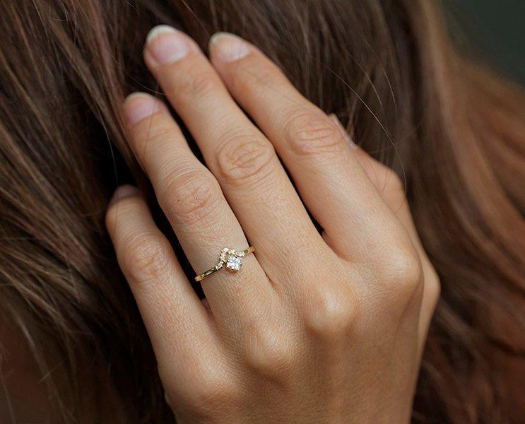 Princess-Cut White Diamond Engagement Ring with V-Shaped Diamond Gold Ring