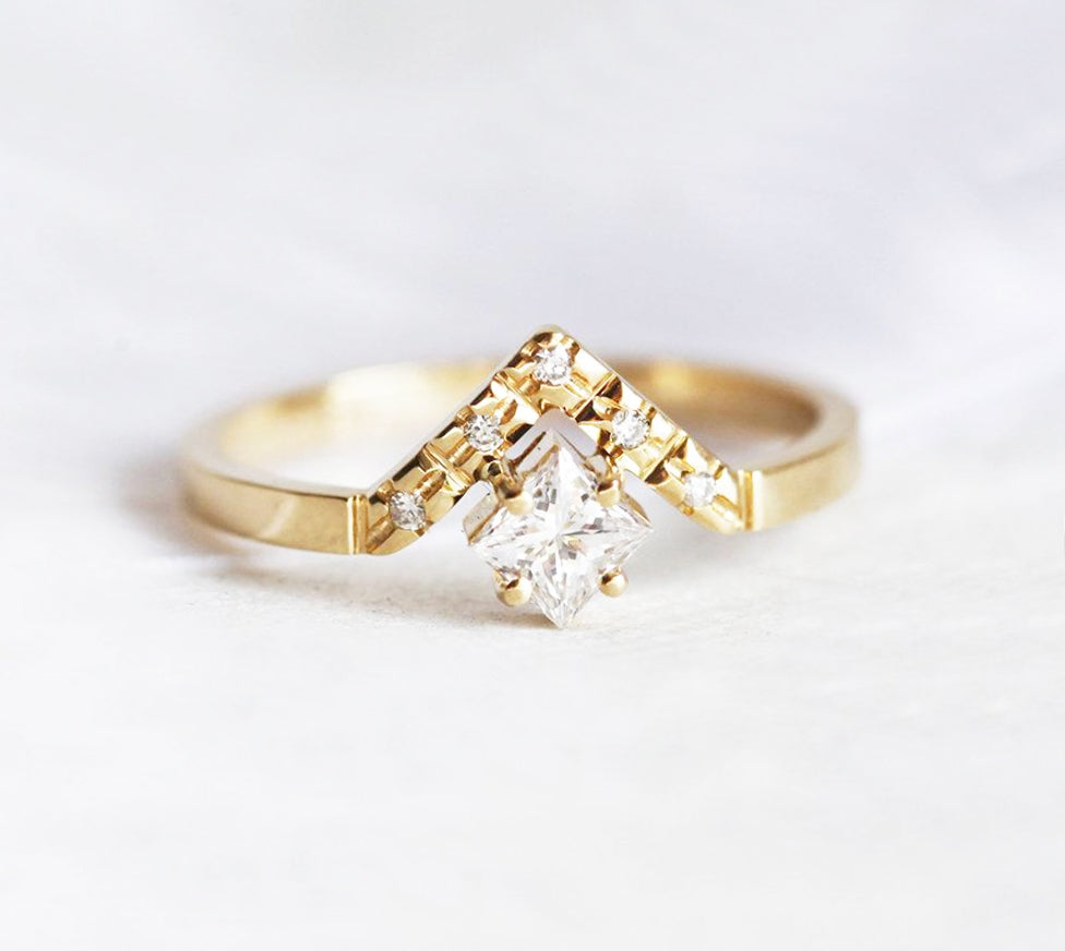 Princess-Cut White Diamond Engagement Ring with V-Shaped Diamond Gold Ring