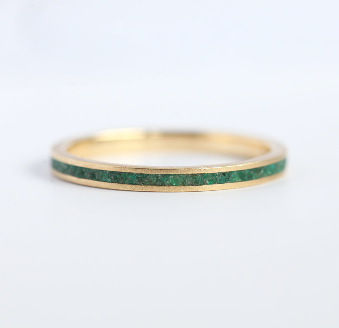 Crushed Genuine Emerald Inlay Yellow Gold Wedding Band