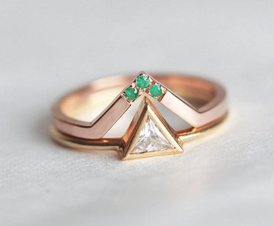 Three-Stone Round Emerald Chevron Wedding Band, with Triangle-Cut White Diamond Ring