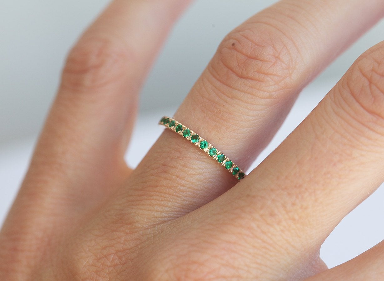 Half Eternity Round Emerald, Yellow Gold Wedding Ring