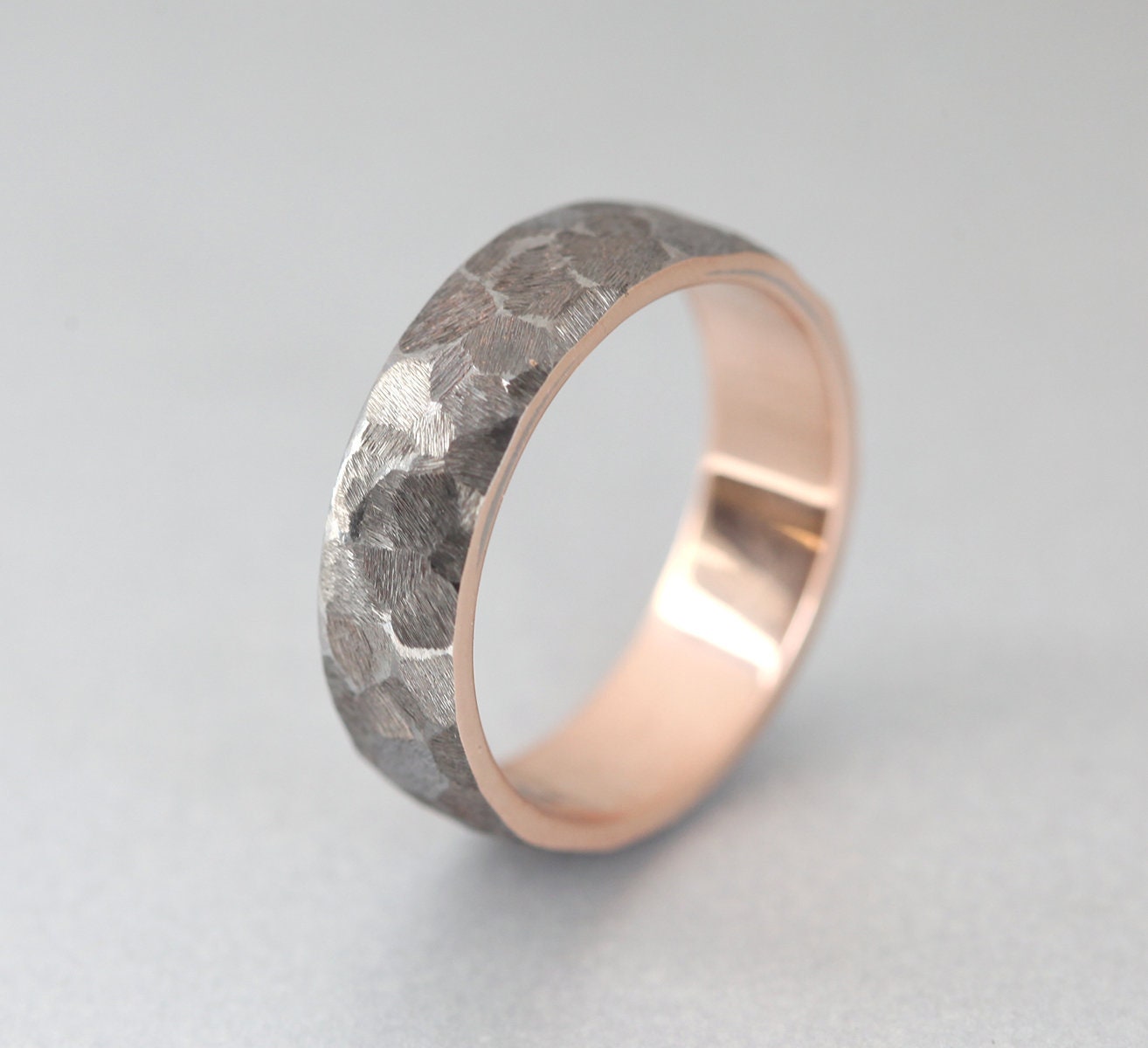 Evan Hammered Wedding Band-Capucinne