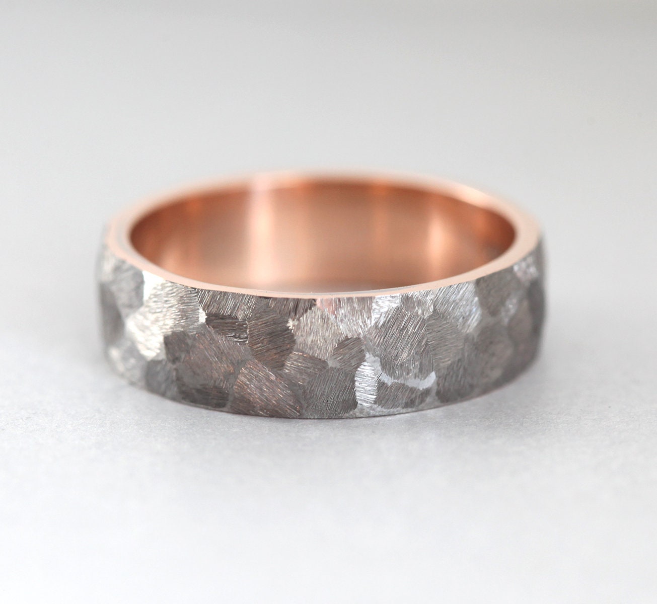 Evan Hammered Wedding Band-Capucinne