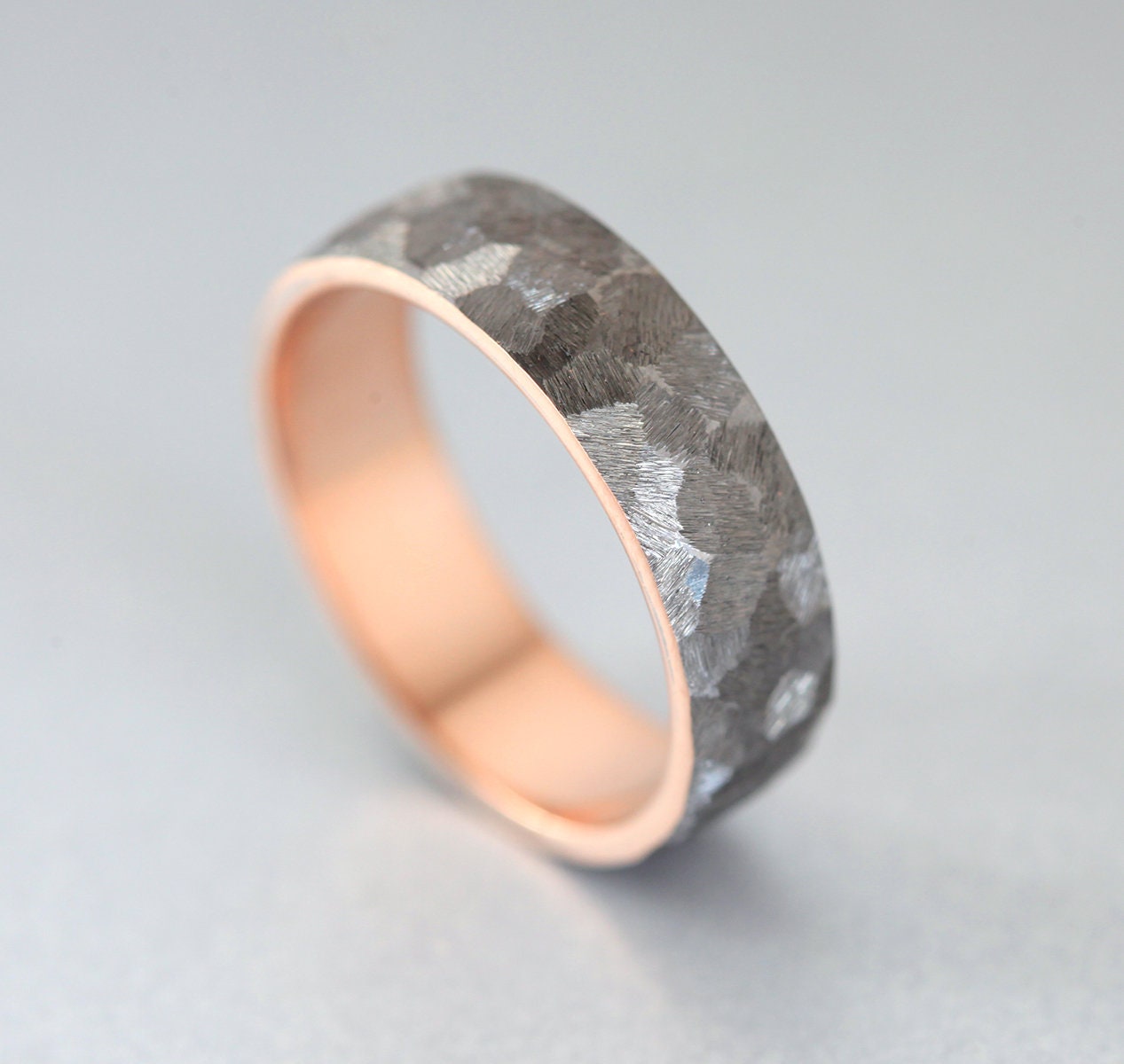 Evan Hammered Wedding Band-Capucinne