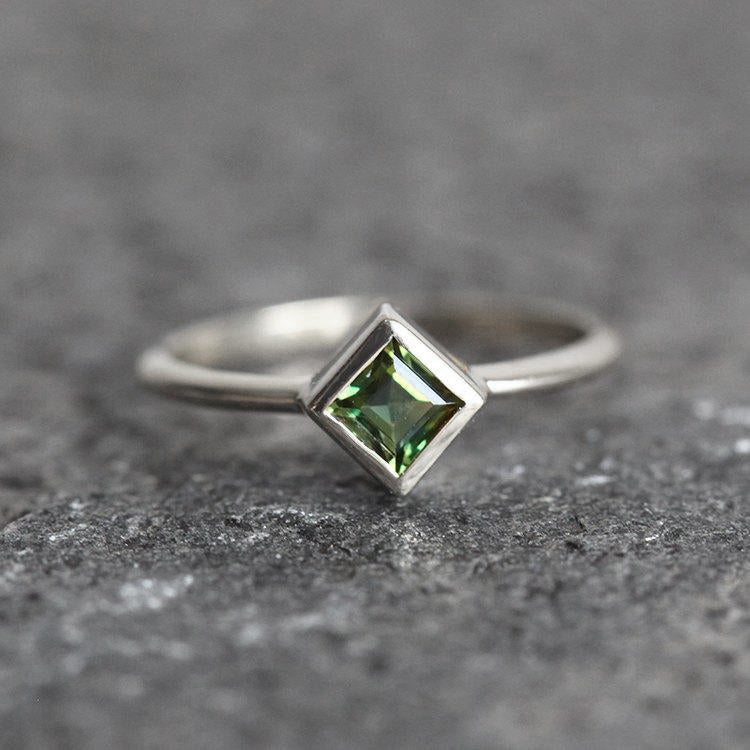 Square-shaped green sapphire ring