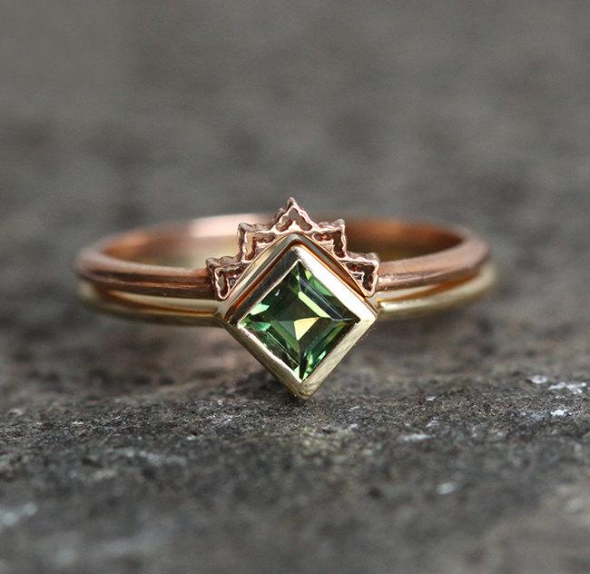 Square-shaped green sapphire ring