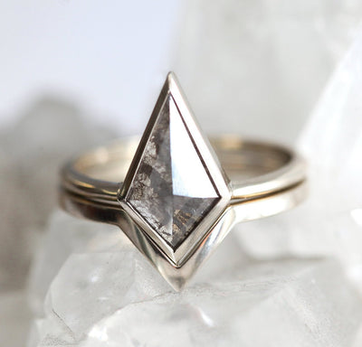 Kite Salt & Pepper Diamond Ring with a Matching V-Band