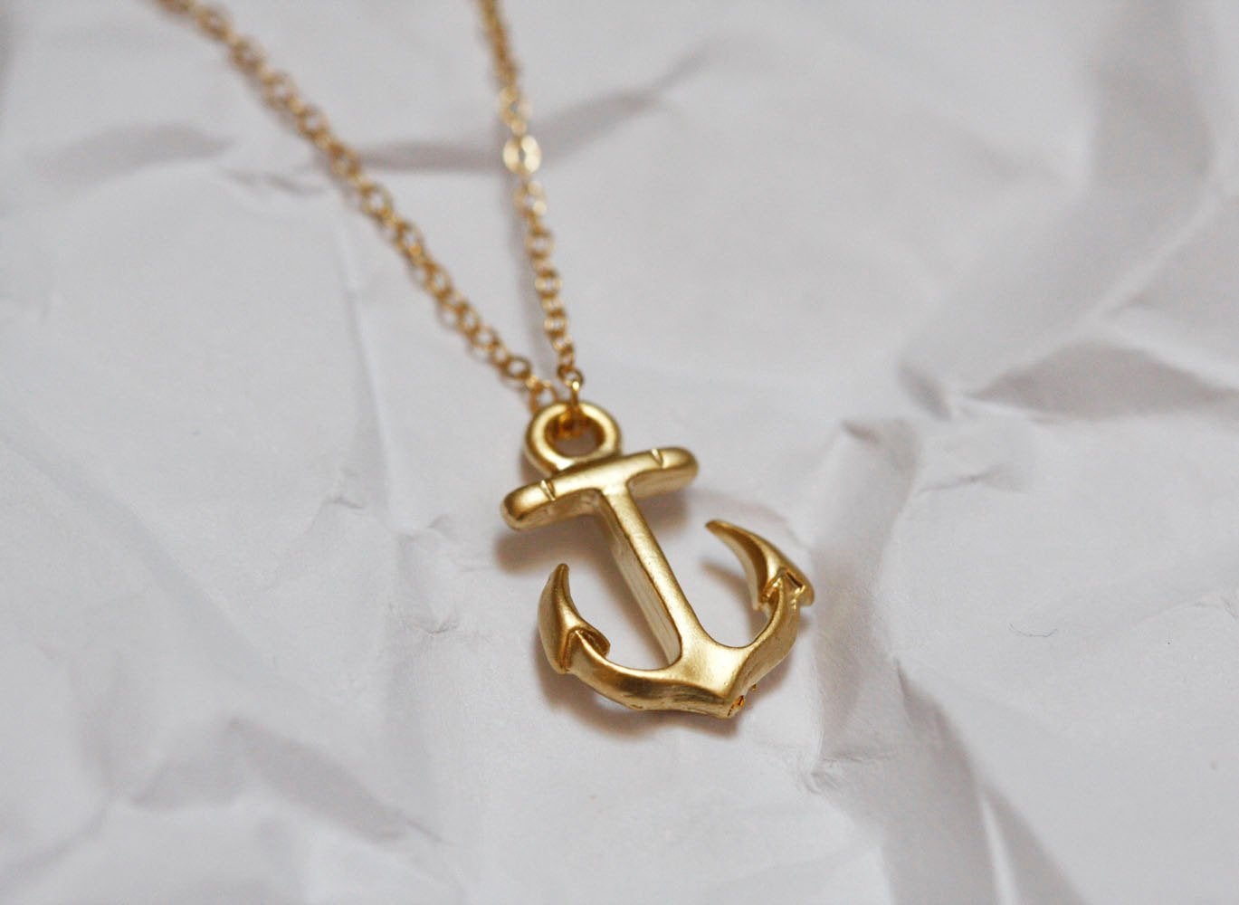 Gold anchor necklace