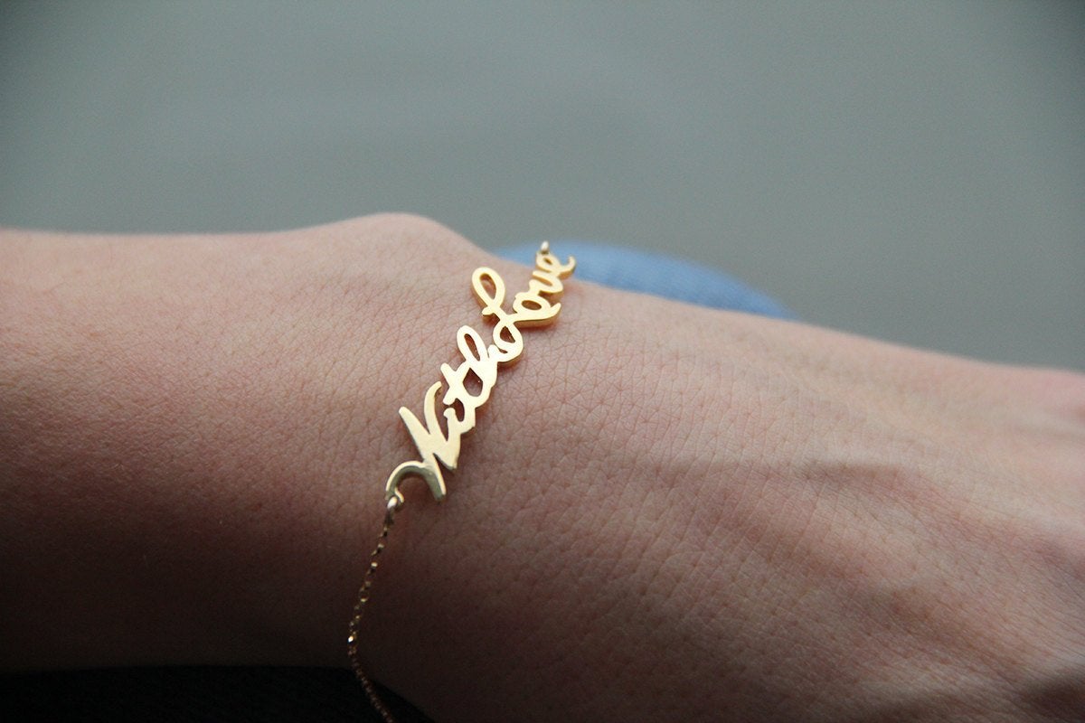 Gold chain bracelet with personalized signature