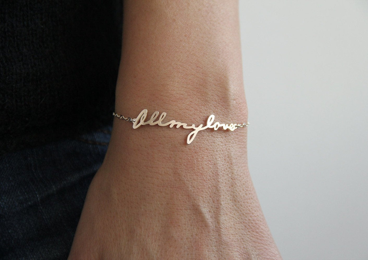 Gold chain bracelet with personalized signature