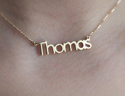 Gold necklace with personalized name