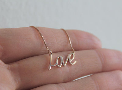 Rose gold necklace with personalized name