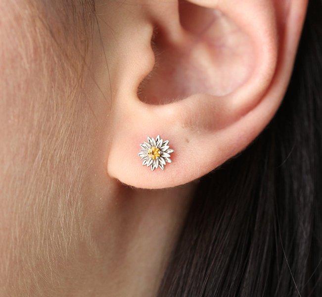 Round orange sapphire stud gold floral earrings