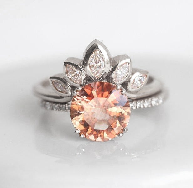 HAILEY OREGON SUNSTONE RING WITH PAVE DIAMOND BAND-Capucinne