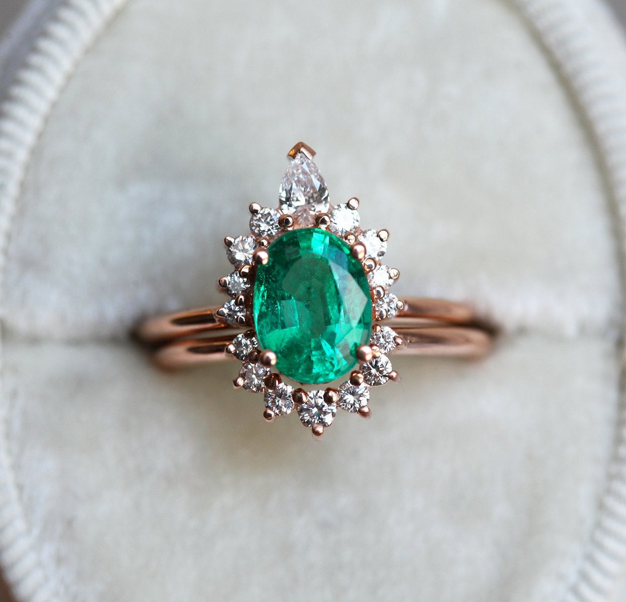 Janice Oval Emerald Ring Set