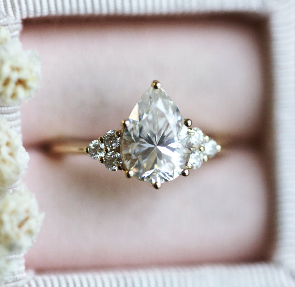 Jeanie Engagement Ring-Capucinne