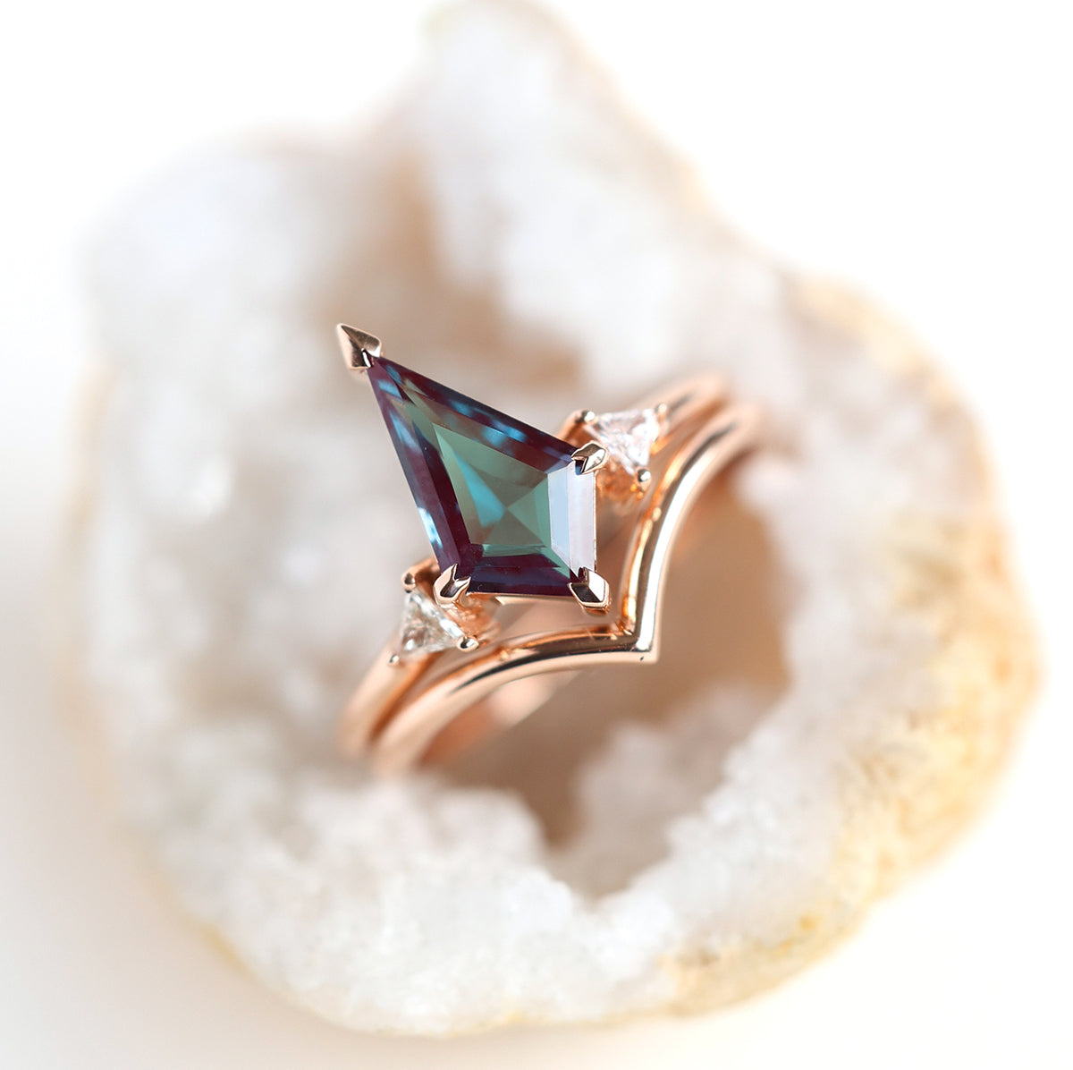 Kite Alexandrite Ring Set with Side Triangle-Cut White Diamonds and Chevron Band