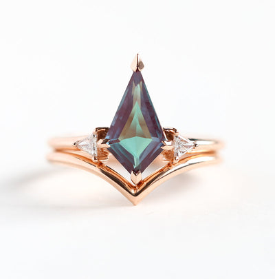 Kite Alexandrite Ring Set with Side Triangle-Cut White Diamonds and Chevron Band