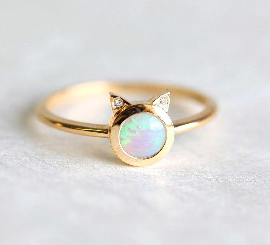 White Round Opal Cat Yellow Gold Ring