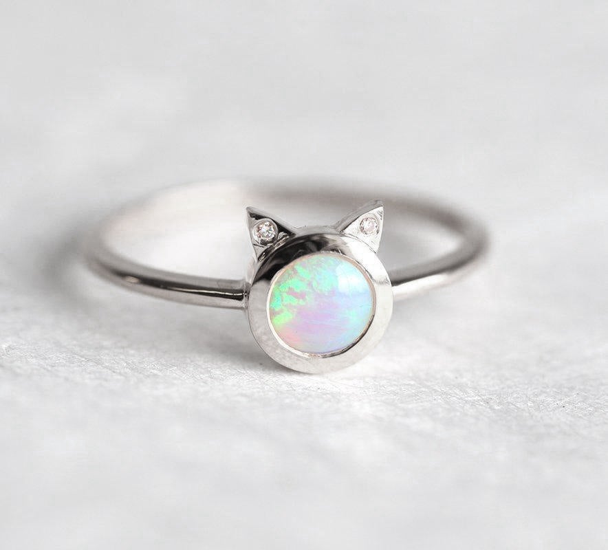 White Round Opal Cat White Gold Ring