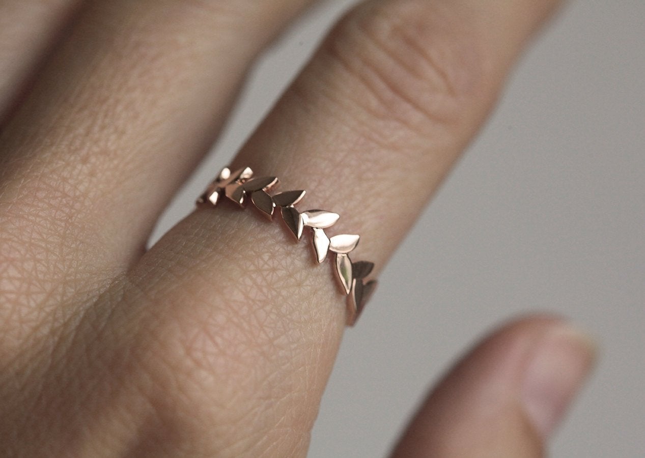 LEAH ROSE GOLD WEDDING BAND, ROSE GOLD VINE RING-Capucinne