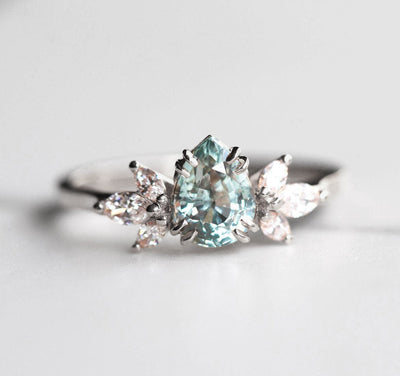 Pear-shaped sapphire ring with side diamonds