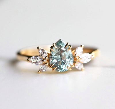 Pear-shaped sapphire ring with side diamonds