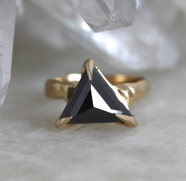 LILITH BLACK DIAMOND RING, TRILLION DIAMOND RING-Capucinne