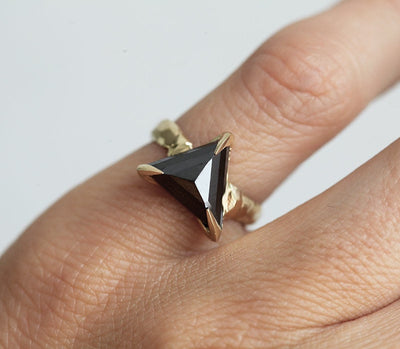 LILITH BLACK DIAMOND RING, TRILLION DIAMOND RING-Capucinne