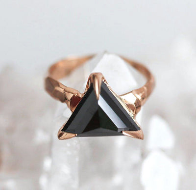 LILITH BLACK DIAMOND RING, TRILLION DIAMOND RING-Capucinne