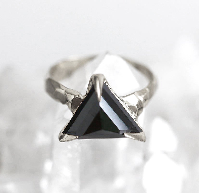 LILITH BLACK DIAMOND RING, TRILLION DIAMOND RING-Capucinne