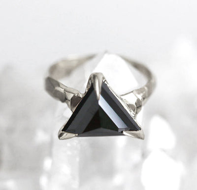 LILITH BLACK DIAMOND RING, TRILLION DIAMOND RING-Capucinne