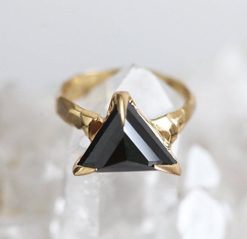 LILITH BLACK DIAMOND RING, TRILLION DIAMOND RING-Capucinne