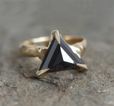 LILITH BLACK DIAMOND RING, TRILLION DIAMOND RING-Capucinne
