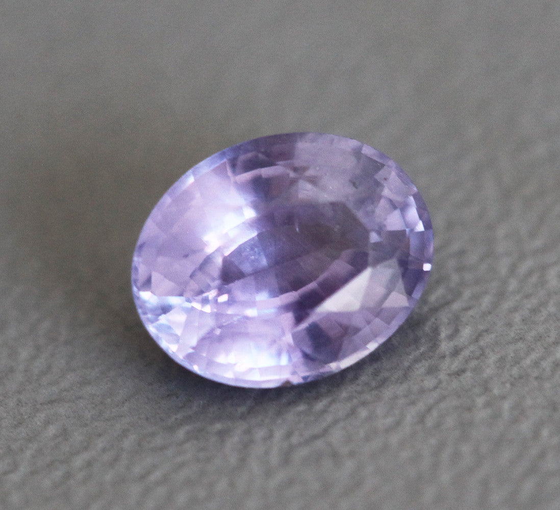 Loose oval-shaped violet sapphire