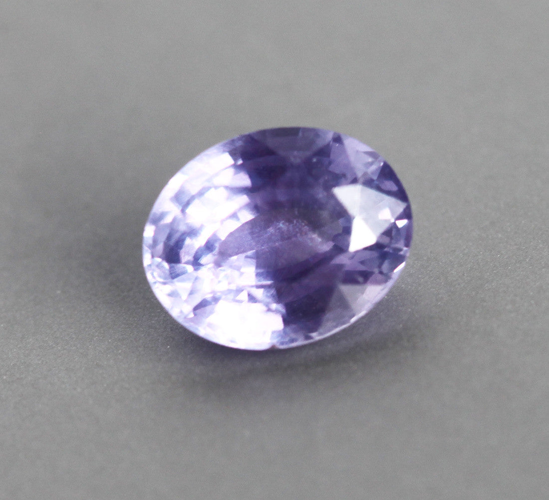 Loose oval-shaped violet sapphire