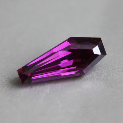 Loose coffin-shaped purple sapphire