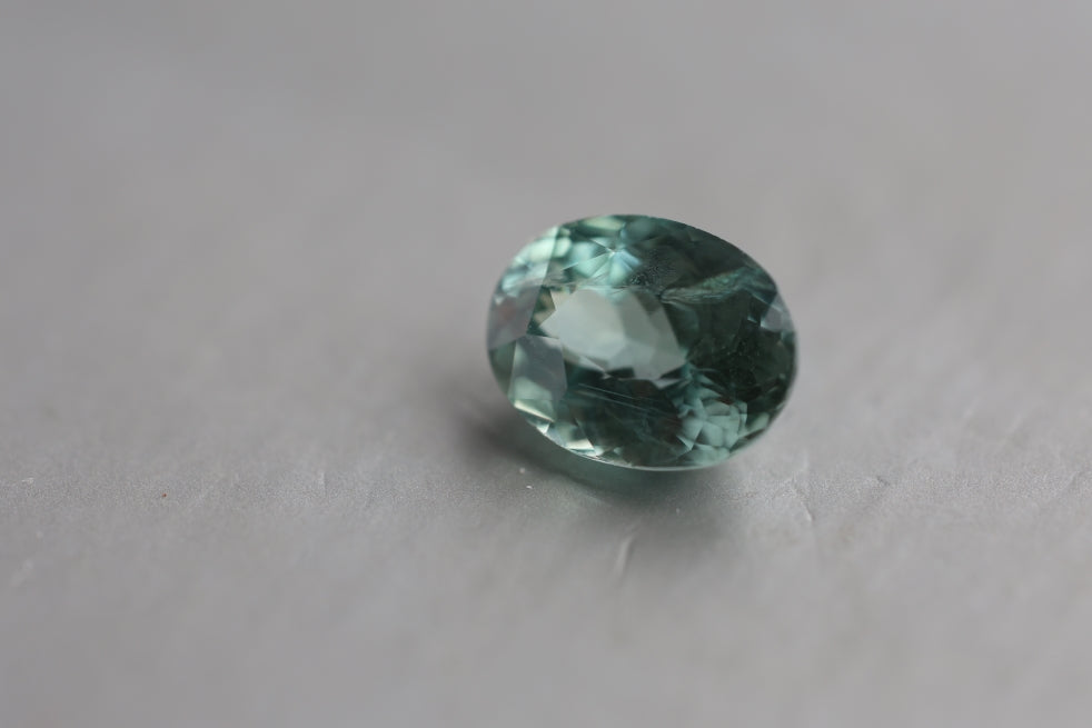Loose oval-shaped mint green sapphire